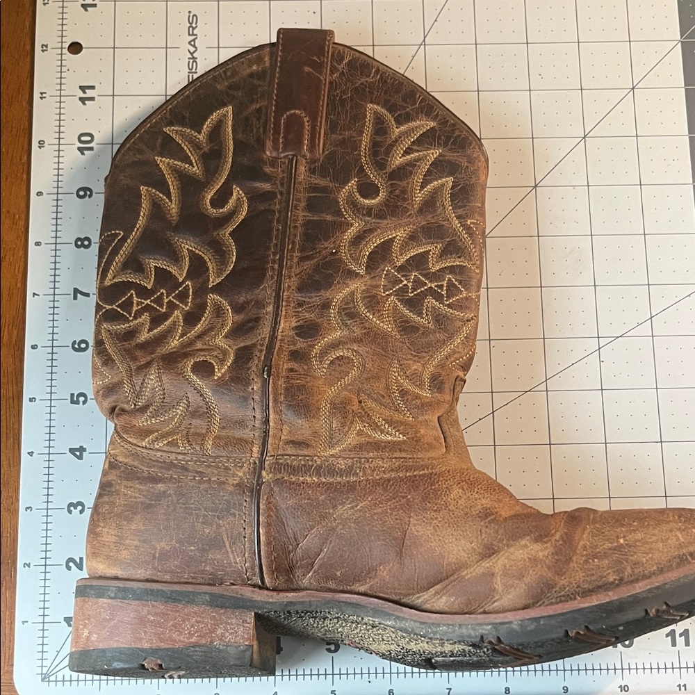 Laredo Distressed Brown Embroidered Western Heeled Boots - Picture 11 of 13